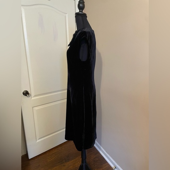 Trina Turk Black Velvet Velour Sleeveless Dress Flower Appliqué Pin Size 6 Party - Picture 4 of 12